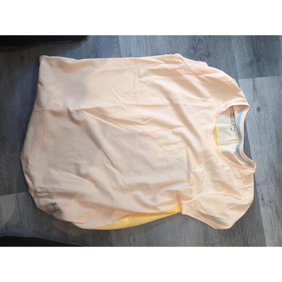 Under Armour Tops - Underarmour Woman's Heat Gear Fitted XL Shirt